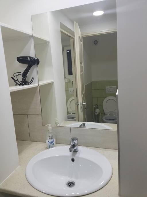 Big Cozy - Skyfall Apartment 3 Bdrm 6 Beds 1&Half Baths بودابست المظهر الخارجي الصورة