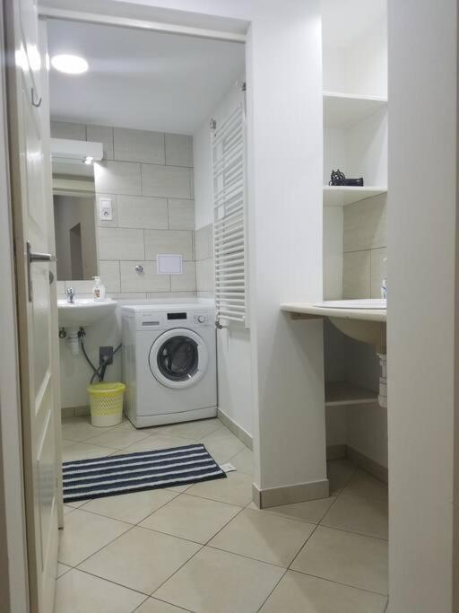 Big Cozy - Skyfall Apartment 3 Bdrm 6 Beds 1&Half Baths بودابست المظهر الخارجي الصورة